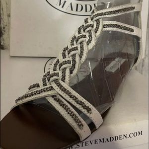 Steve Madden CHAINGE White Leather Sandals.